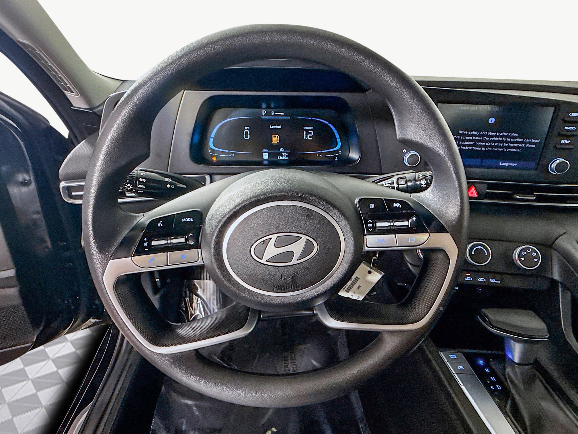 Used 2025 Hyundai Elantra SE image 13