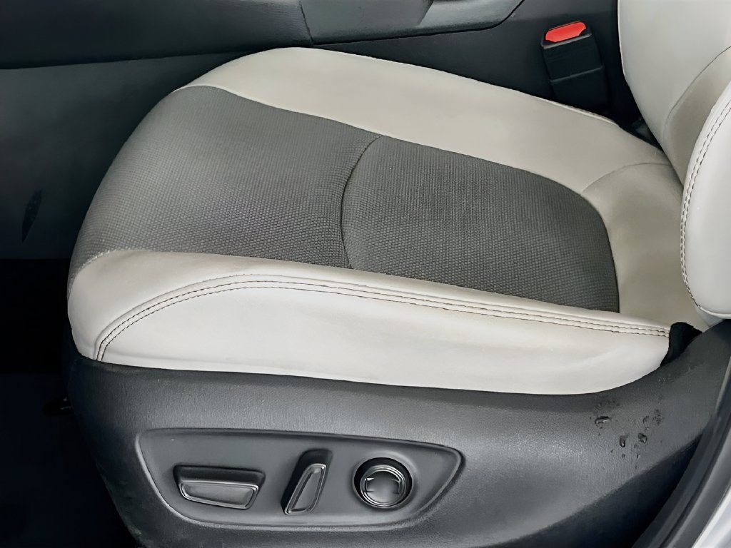 Used 2025 Toyota RAV4 Limited FWD image 18