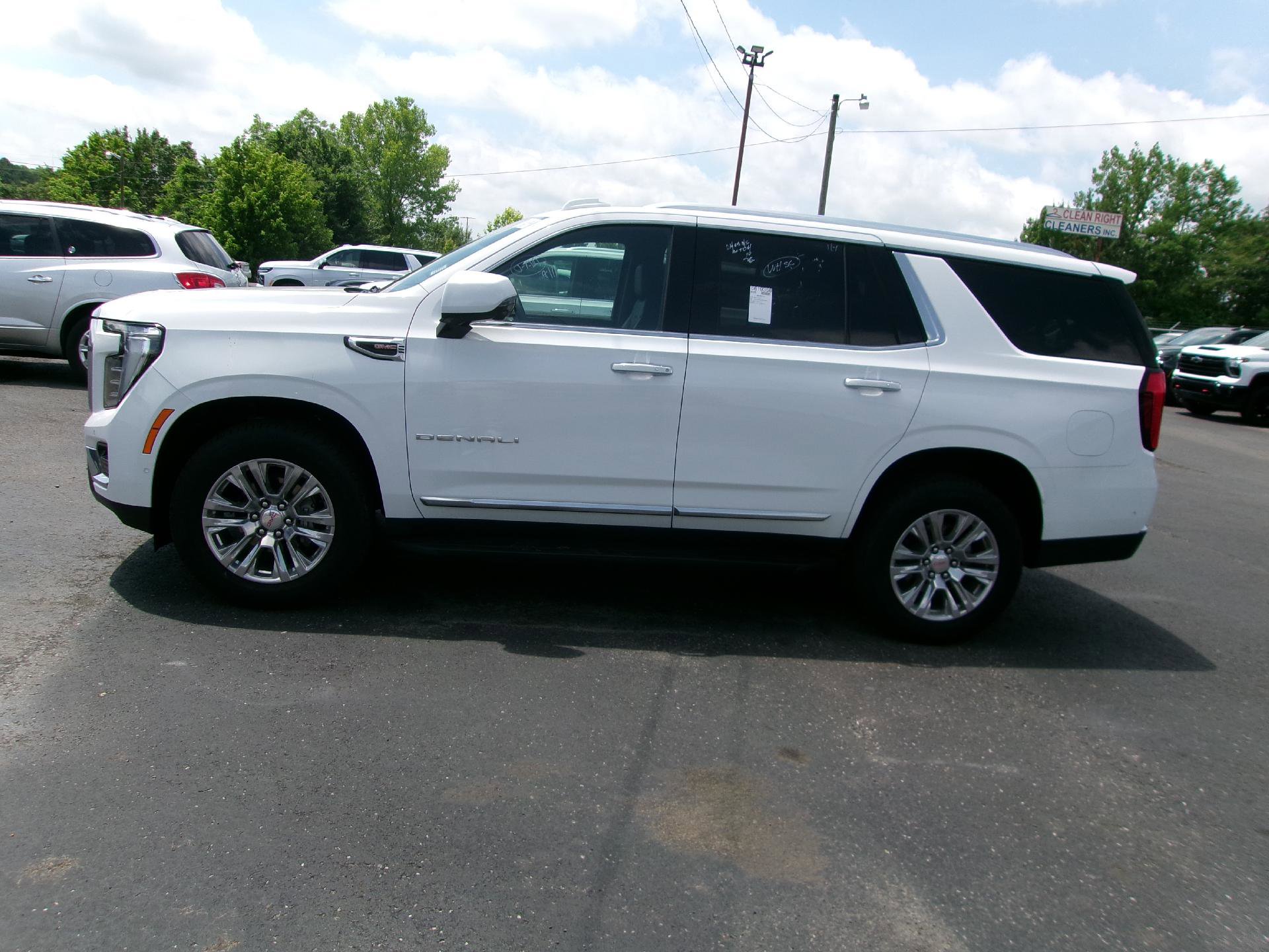 Used 2025 GMC Yukon Denali AWD/4WD image 6