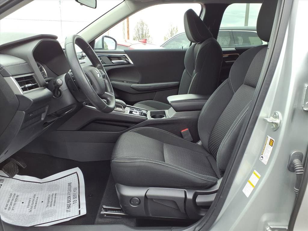 Used 2022 Mitsubishi Outlander ES image 18