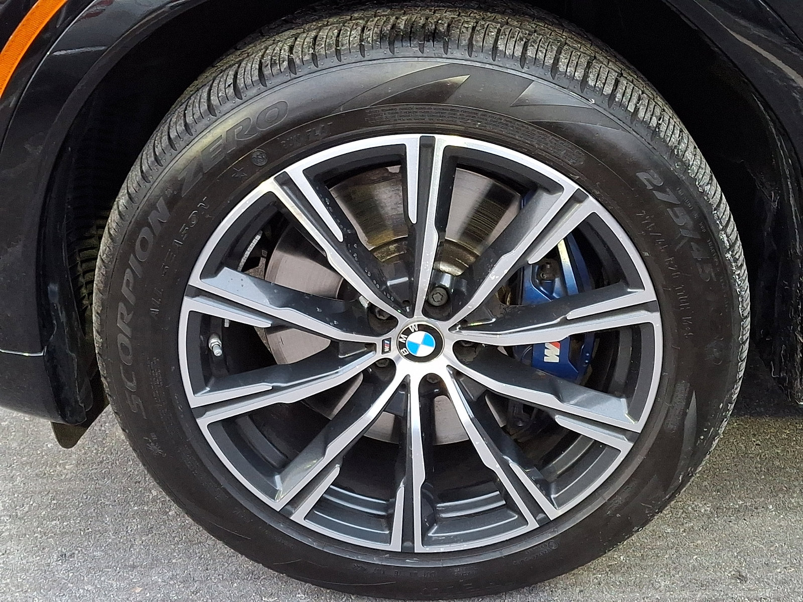 Used 2023 BMW X6 M50i w/ Executive Package image 28