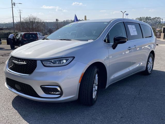 Used 2024 Chrysler Pacifica Touring-L image 7