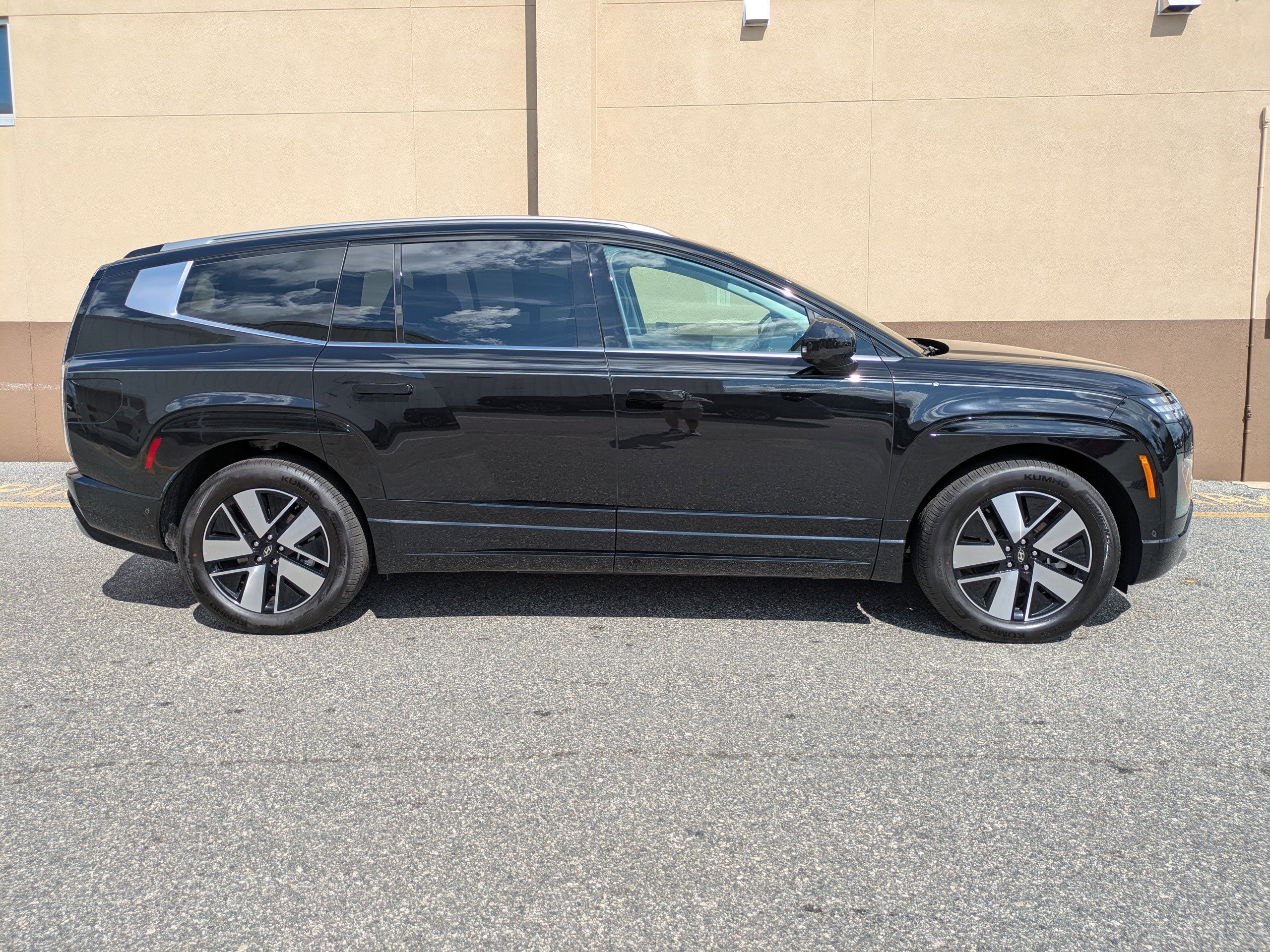 New 2026 Hyundai Ioniq 9 SEL image 3