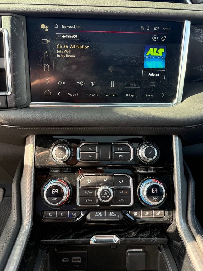 Used 2023 GMC Yukon Denali AWD/4WD image 12