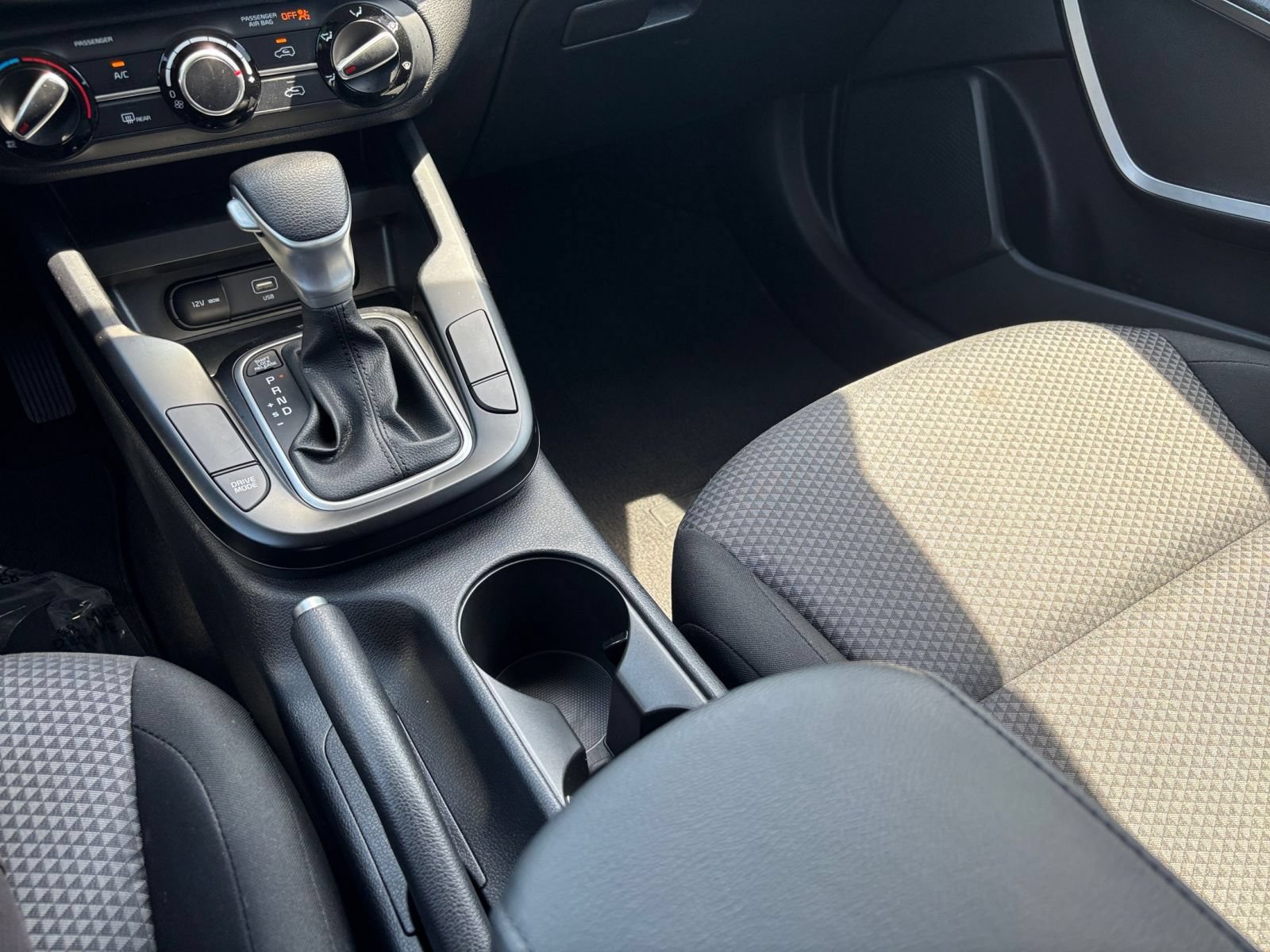 Used 2025 Kia Soul LX w/ LX Technology Package FWD image 40