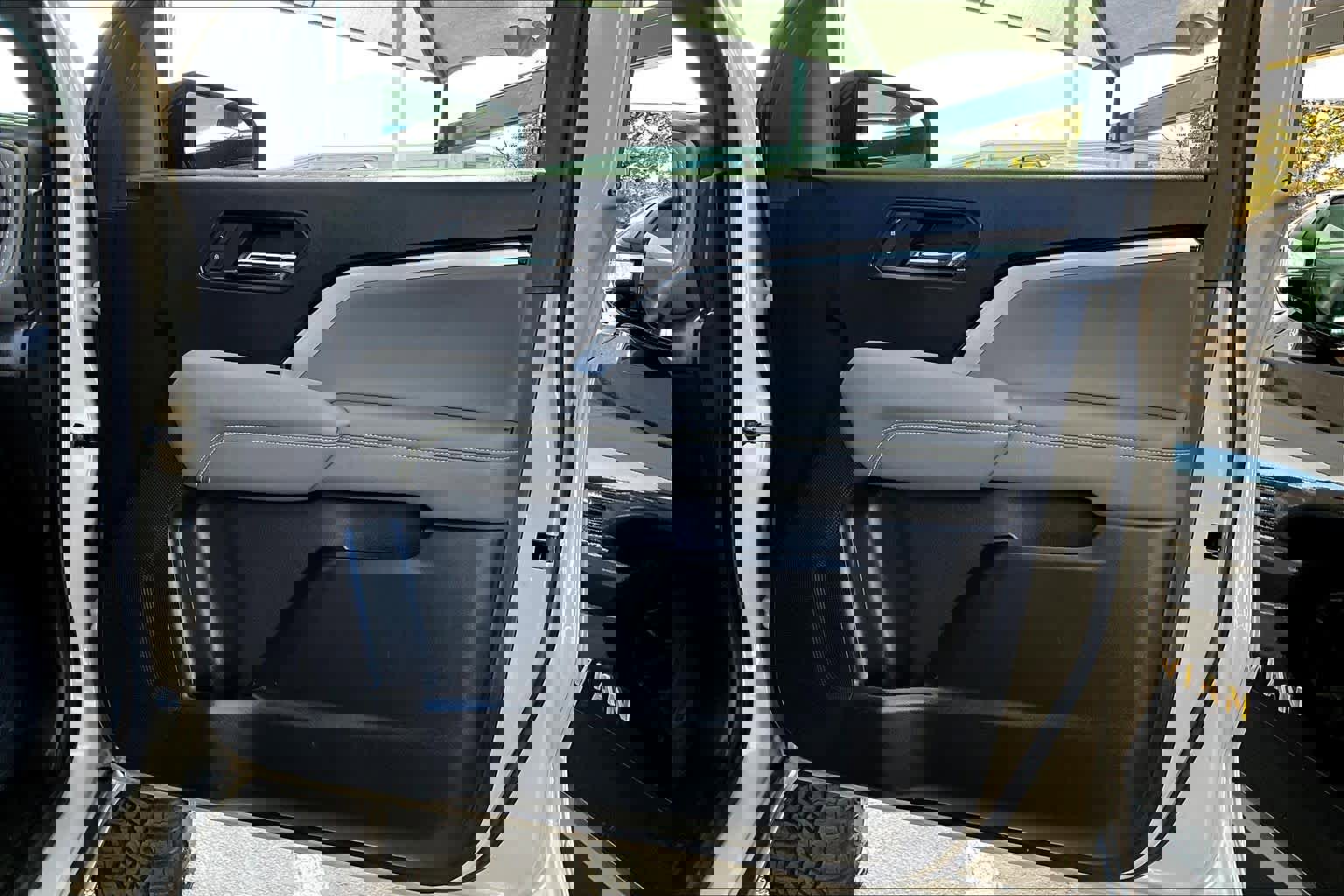 Used 2024 Chevrolet Colorado ZR2 w/ Technology Package image 22