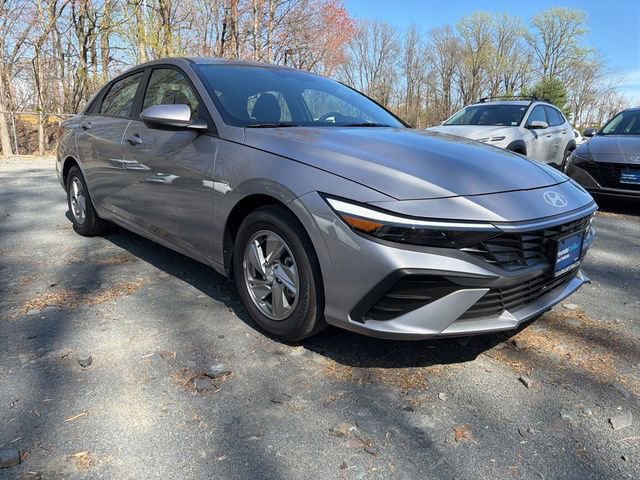 Certified 2025 Hyundai Elantra SE image 2