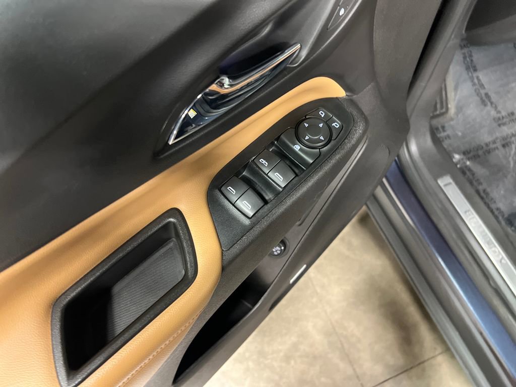 Used 2019 Chevrolet Equinox Premier AWD/4WD image 16