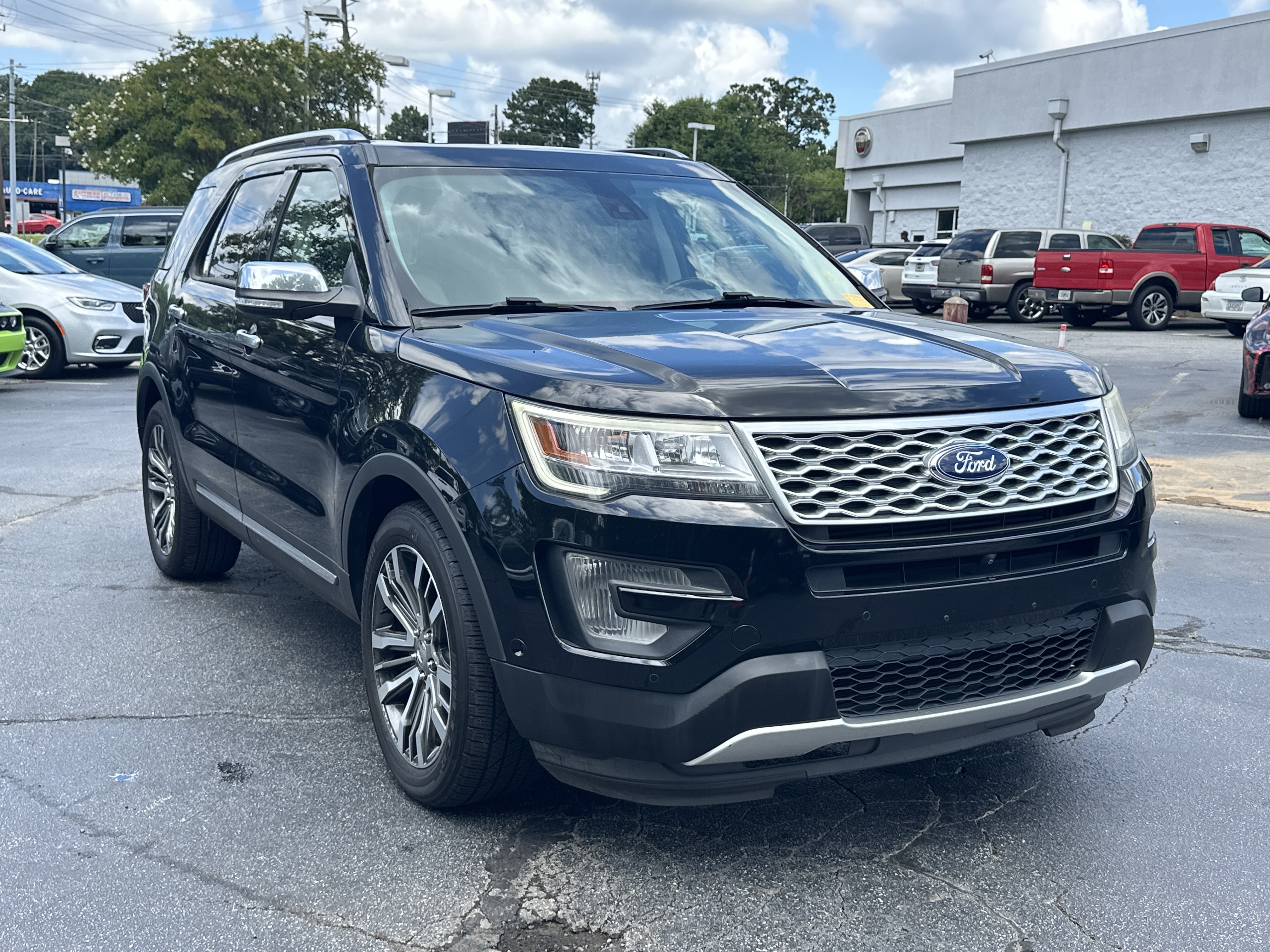 Used 2017 Ford Explorer Platinum AWD/4WD image 2