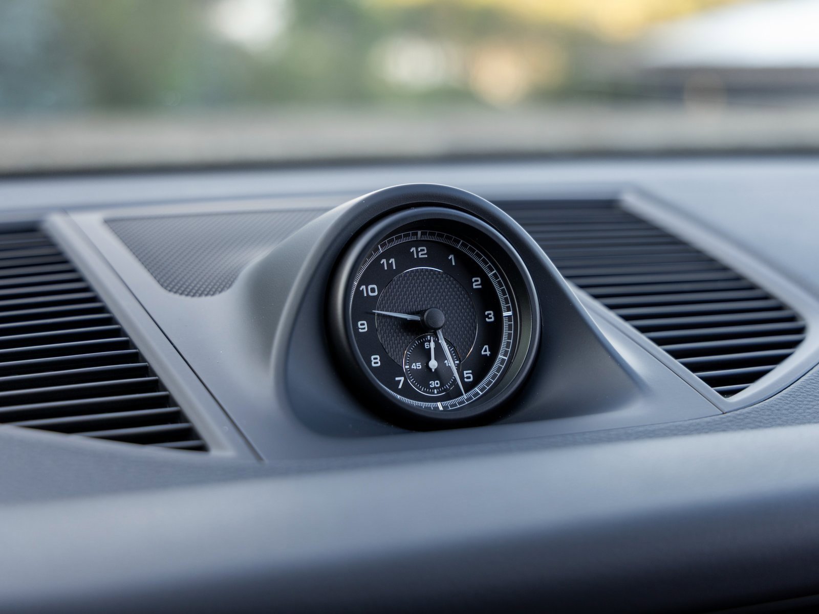 Certified 2025 Porsche Macan image 34