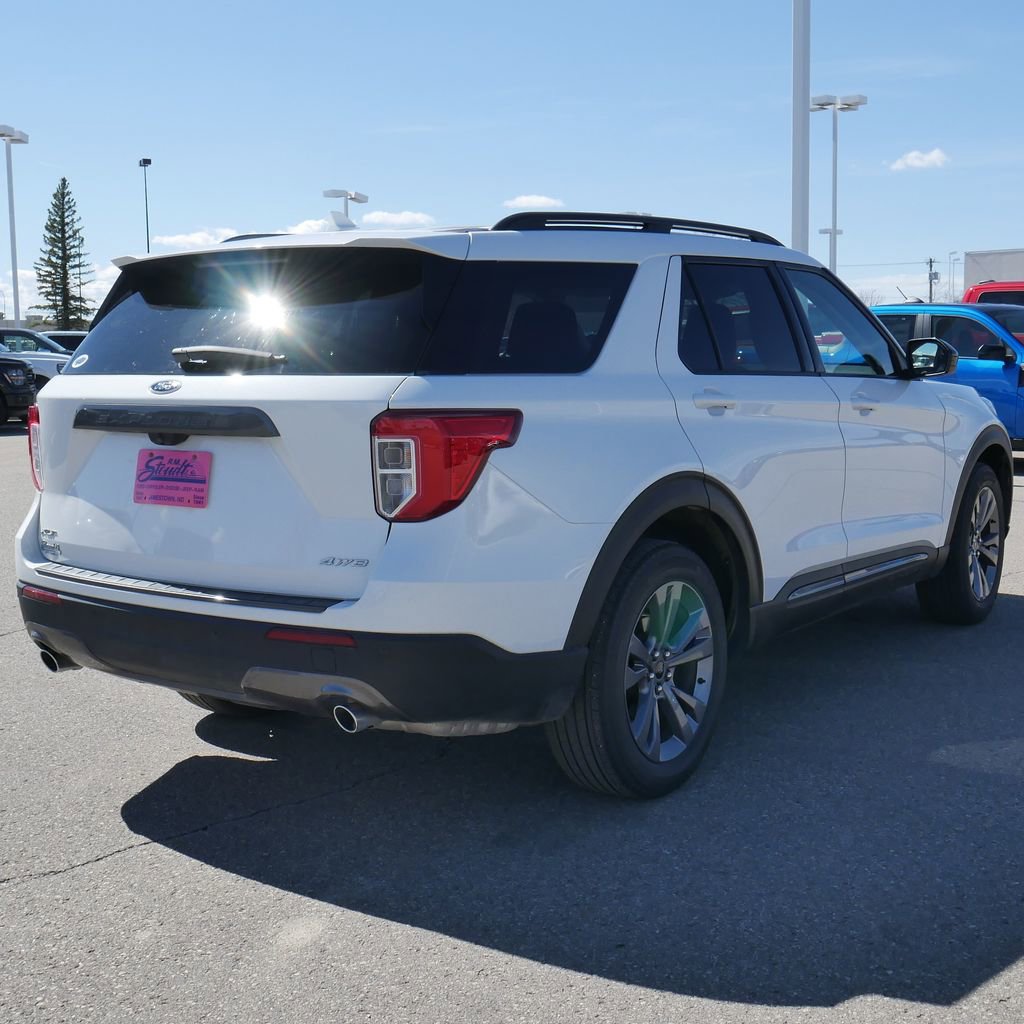 Used 2022 Ford Explorer XLT w/ Equipment Group 202A image 11