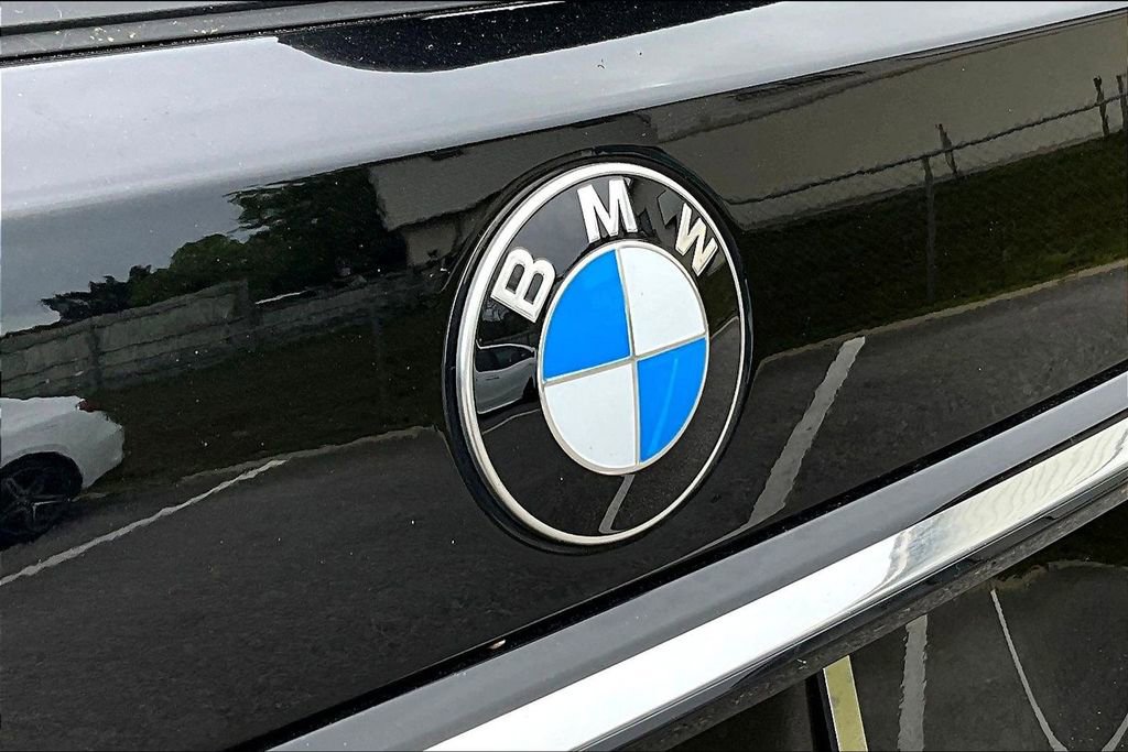 Used 2023 BMW X7 xDrive40i w/ Premium Package image 21