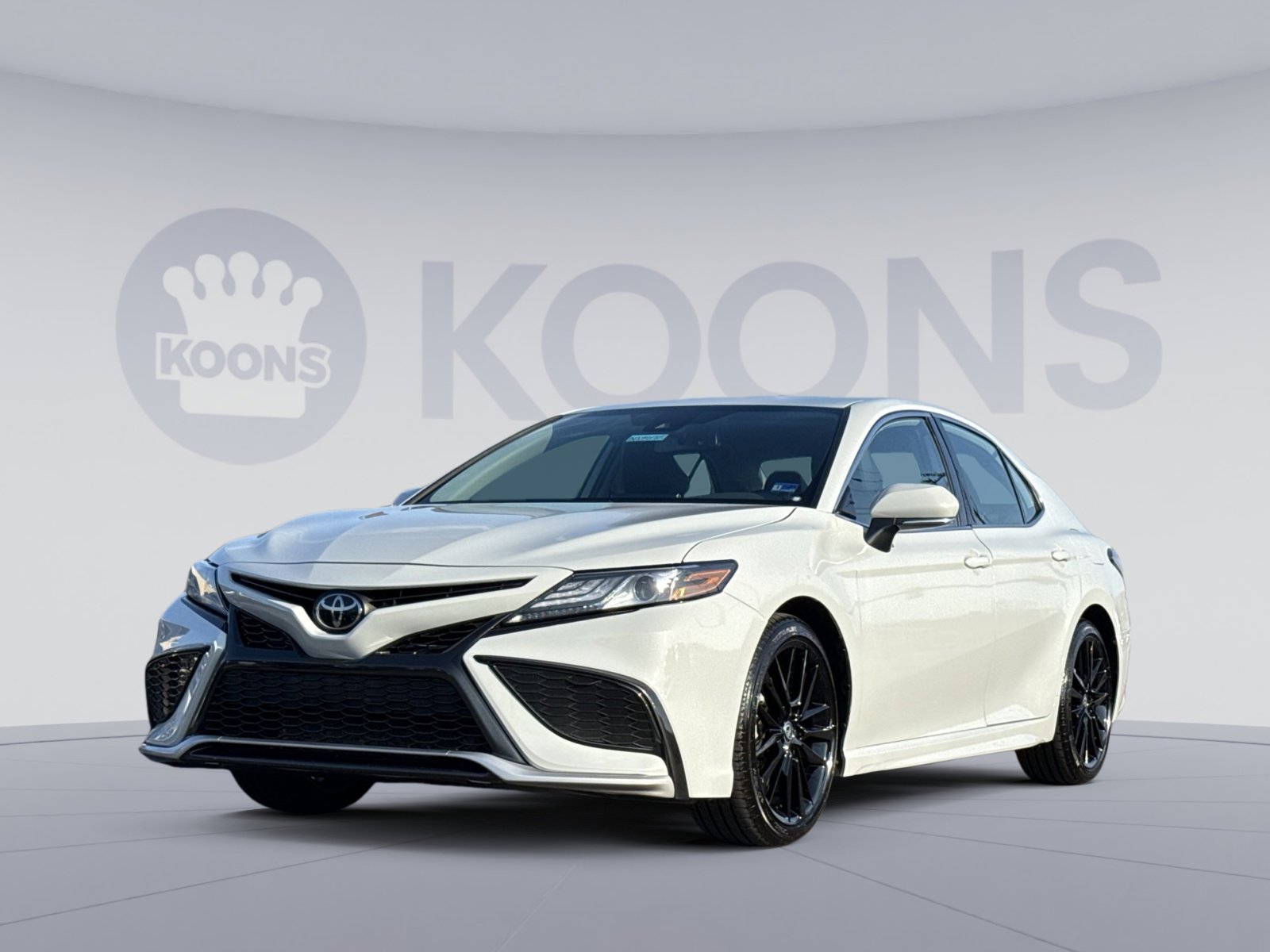 Used 2023 Toyota Camry XSE image 1