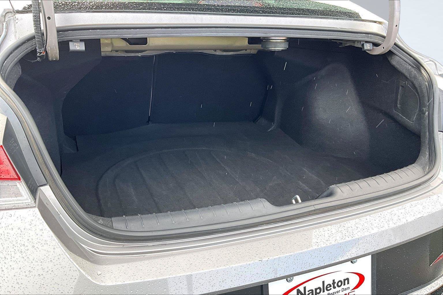 Used 2025 Hyundai Elantra Limited FWD image 10