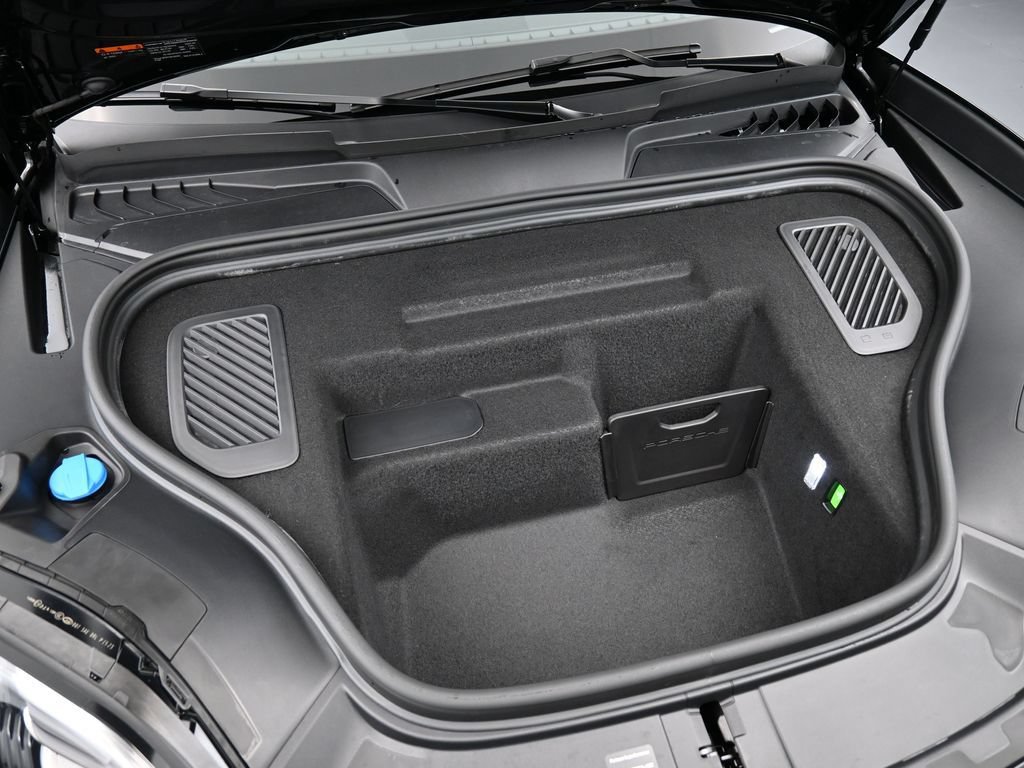 Certified 2025 Porsche Macan Electric RWD image 33