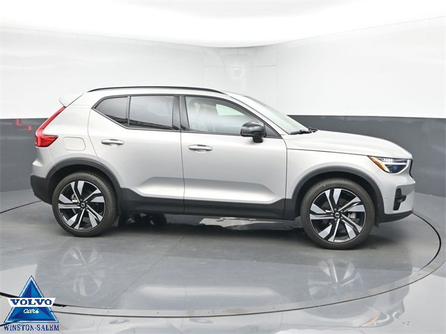 Used 2024 Volvo XC40 B5 Plus w/ Protection Package Premier