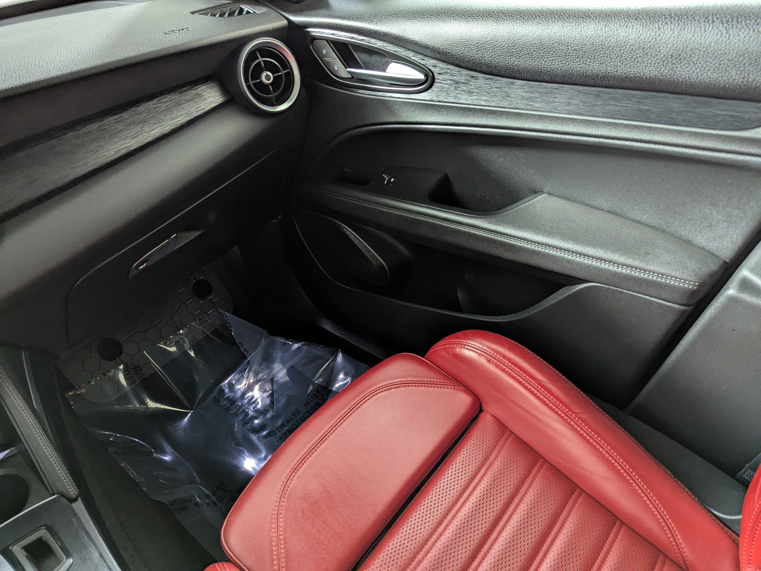 Used 2023 Alfa Romeo Stelvio Sprint image 11