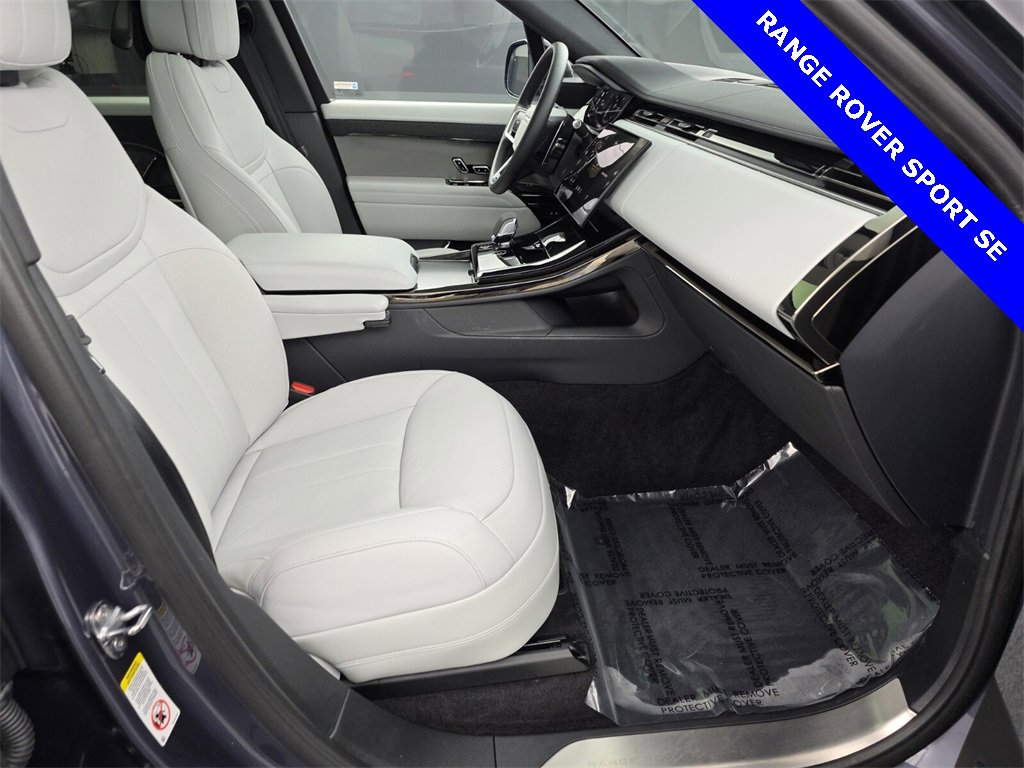 Used 2024 Land Rover Range Rover Sport SE image 29
