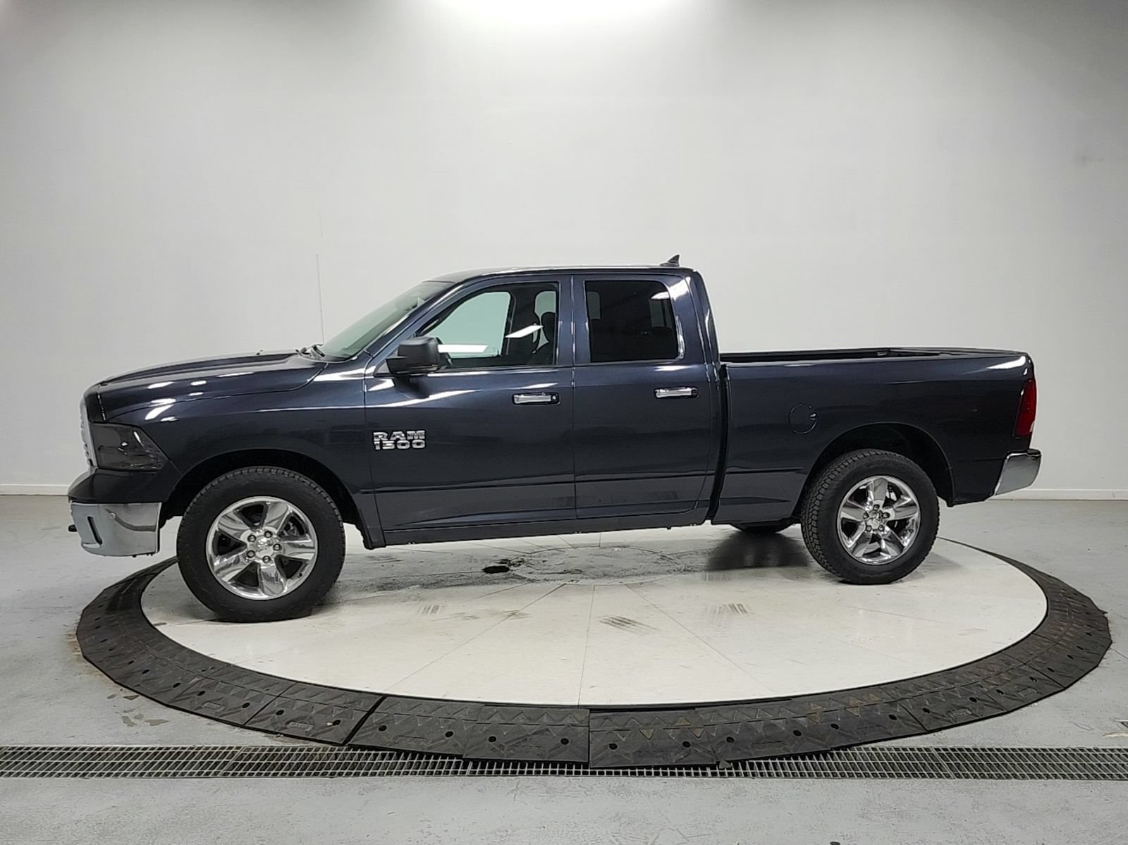Used 2018 RAM 1500 SLT AWD/4WD image 4