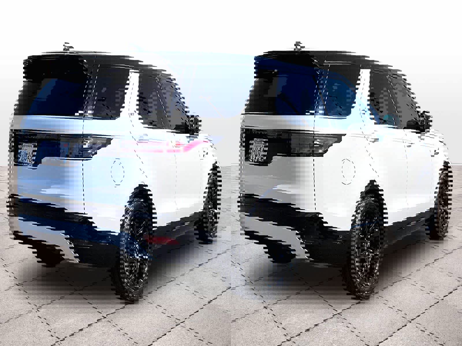 Used 2025 Land Rover Discovery Dynamic SE image 13