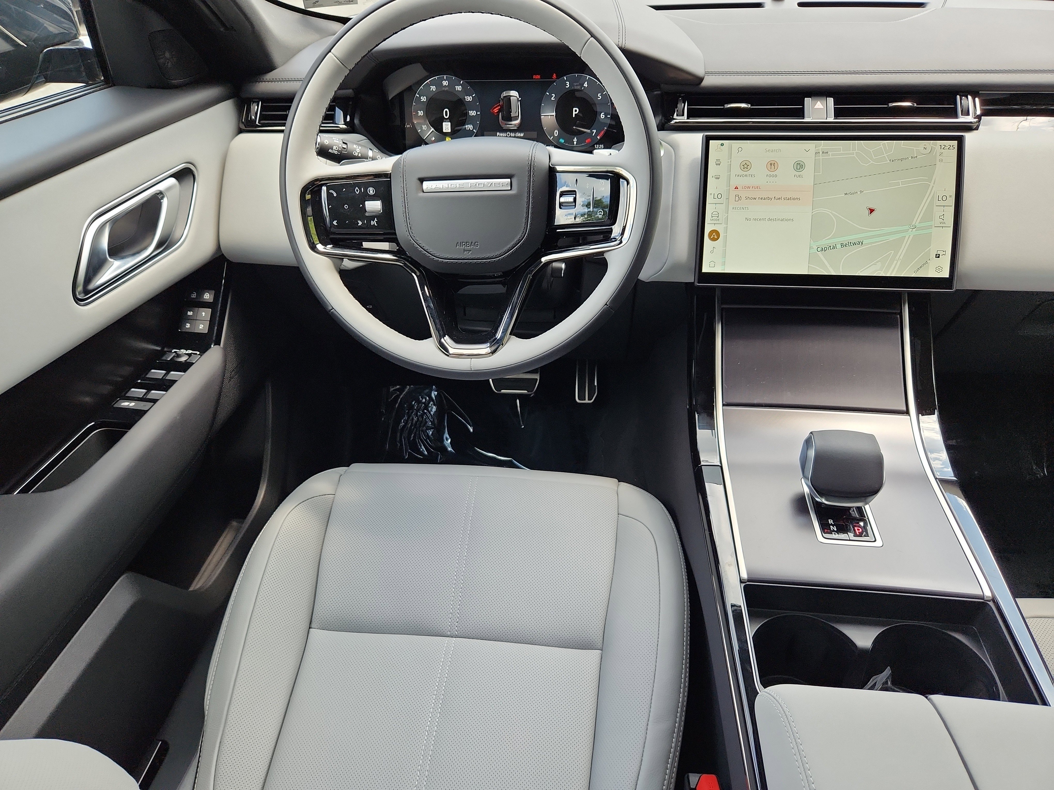 New 2026 Land Rover Range Rover Velar Dynamic SE image 4