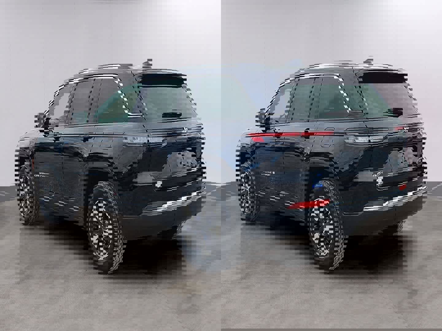 Used 2023 Jeep Grand Cherokee 4WD 4xe image 6