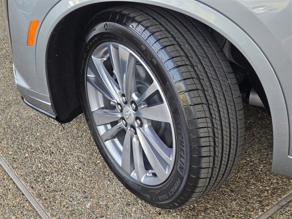 Used 2025 Cadillac XT6 Premium Luxury image 2