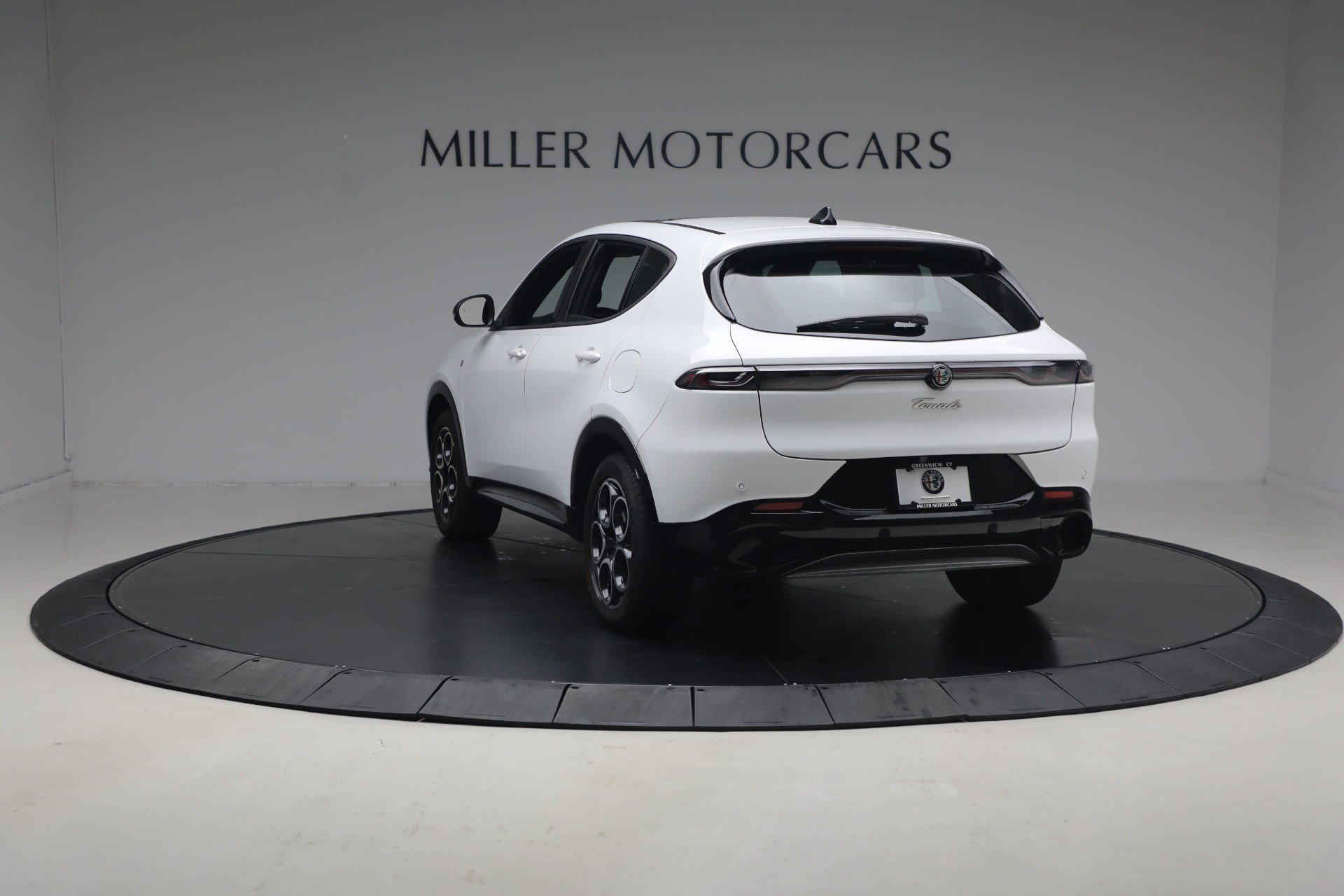 Used 2024 Alfa Romeo Tonale Ti w/ Premium Interior Package AWD/4WD image 4