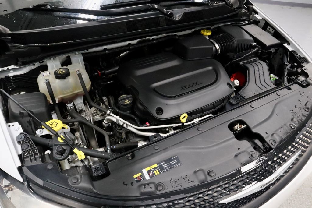 Used 2023 Chrysler Voyager LX image 15