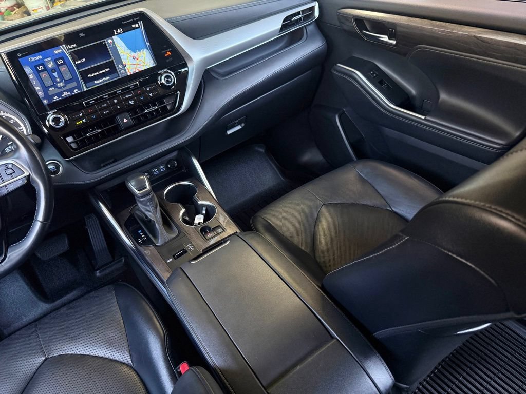 Used 2022 Toyota Highlander Platinum FWD image 11
