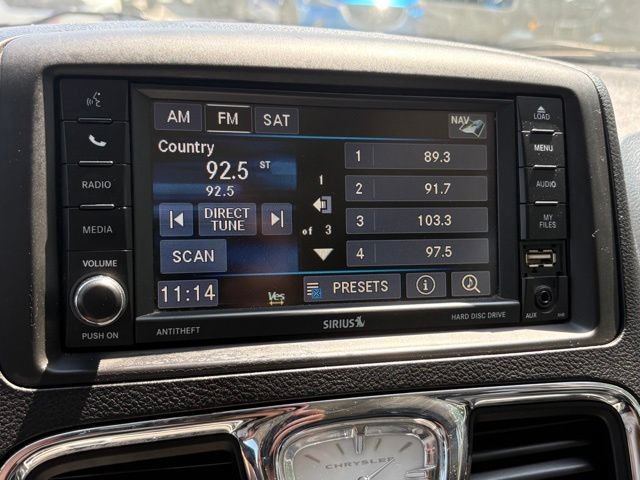 Used 2015 Chrysler Town & Country Limited Platinum FWD image 13