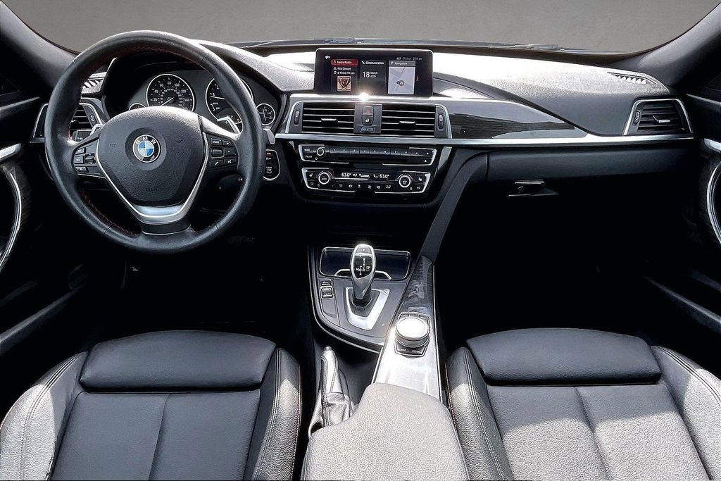 Used 2018 BMW 330i Gran Turismo xDrive image 7