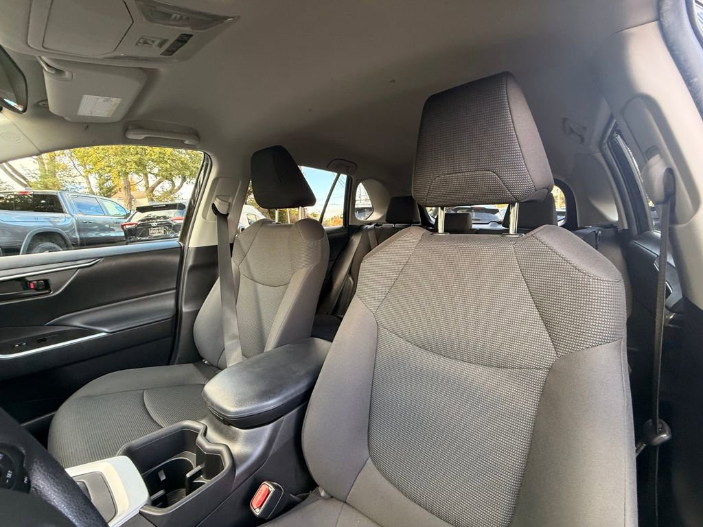 Used 2022 Toyota RAV4 LE image 24