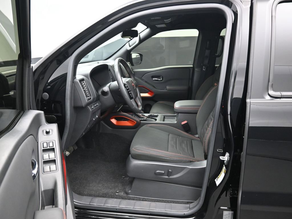 Used 2024 Nissan Frontier PRO-4X w/ Technology Package image 9