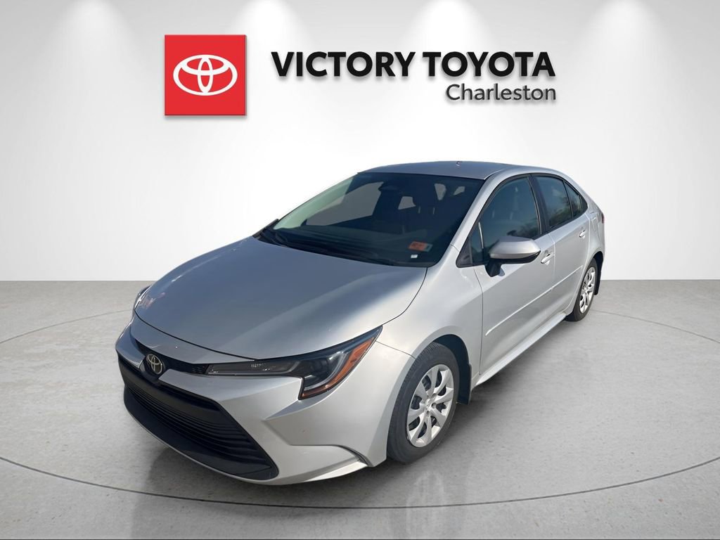 Used 2025 Toyota Corolla LE image 1