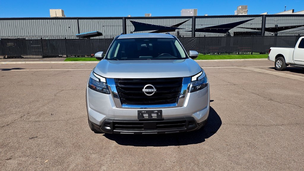 Used 2023 Nissan Pathfinder SV AWD/4WD image 3