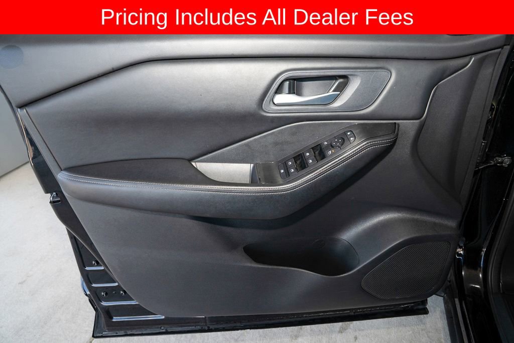 Used 2024 Nissan Rogue SV AWD/4WD image 15