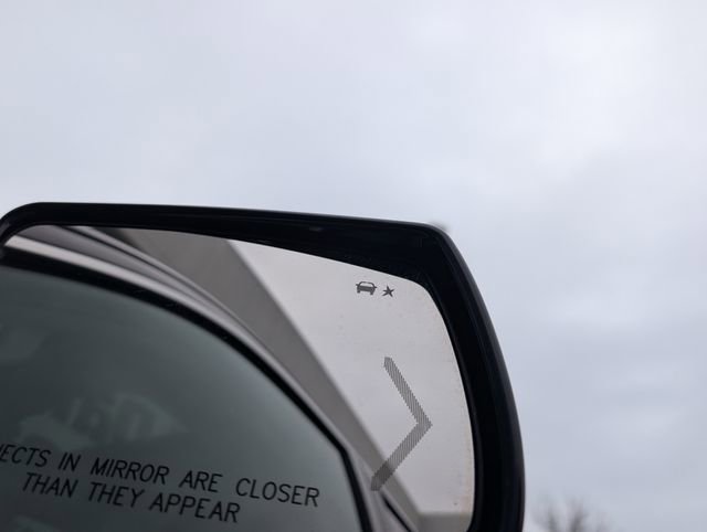 Used 2015 GMC Yukon Denali w/ Touring Package image 32