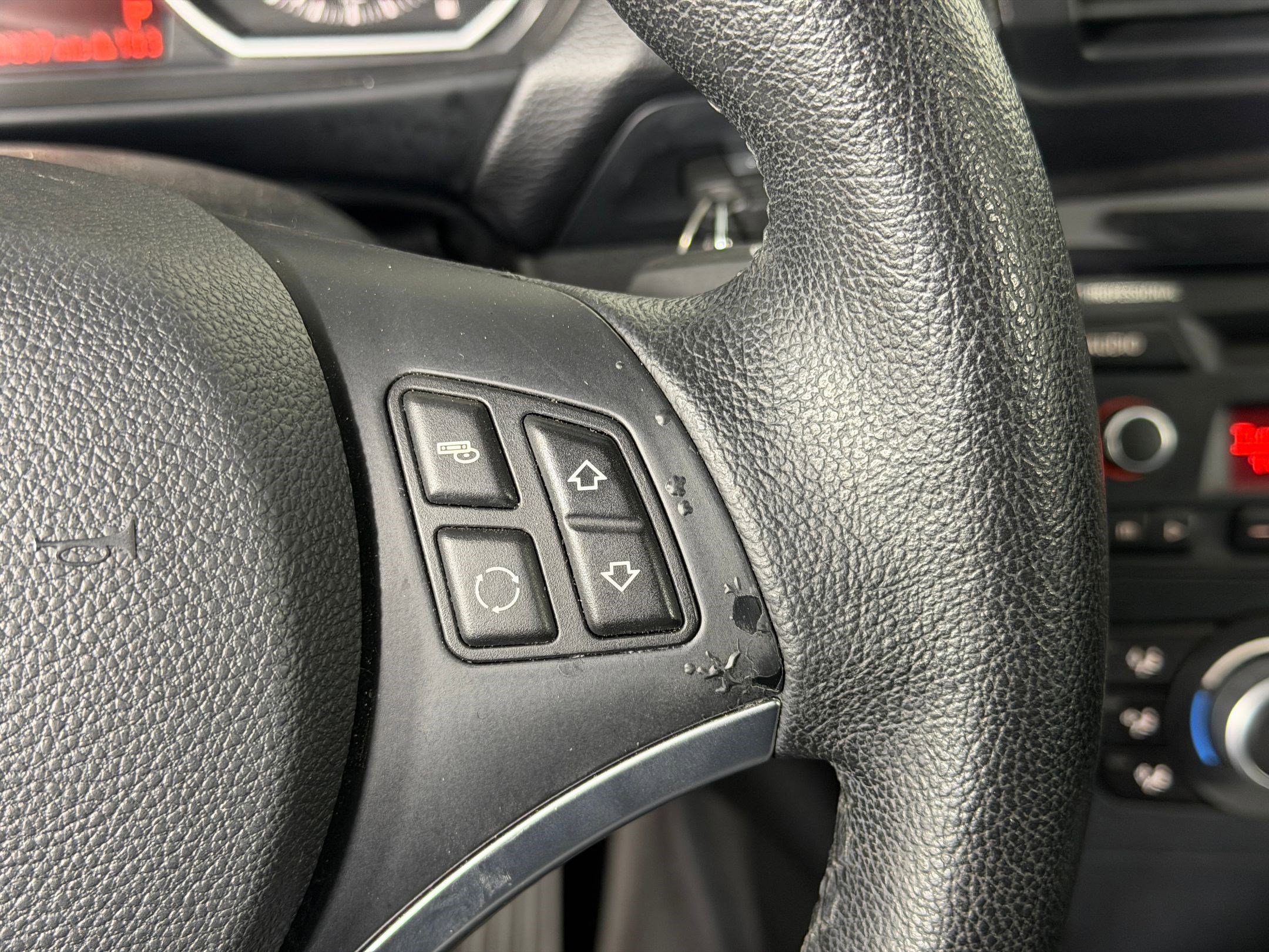 Used 2011 BMW 128i Coupe image 24