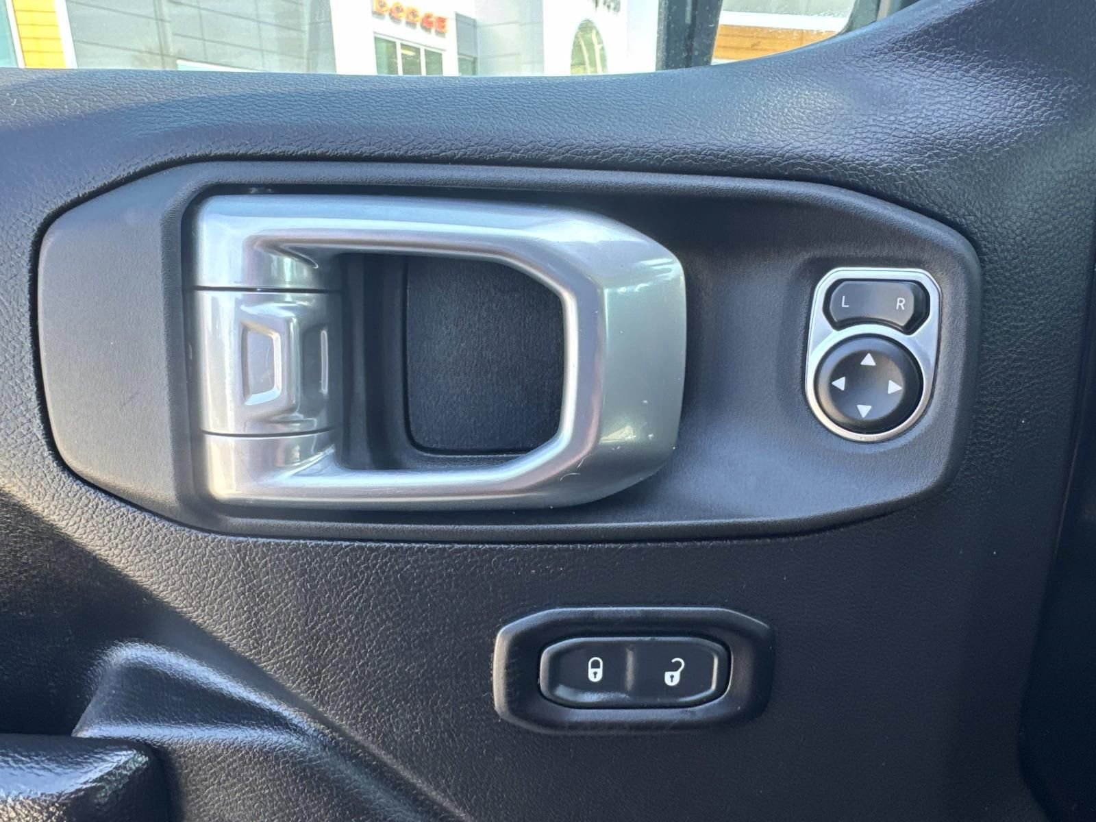Used 2024 Jeep Wrangler Unlimited Rubicon AWD/4WD image 19