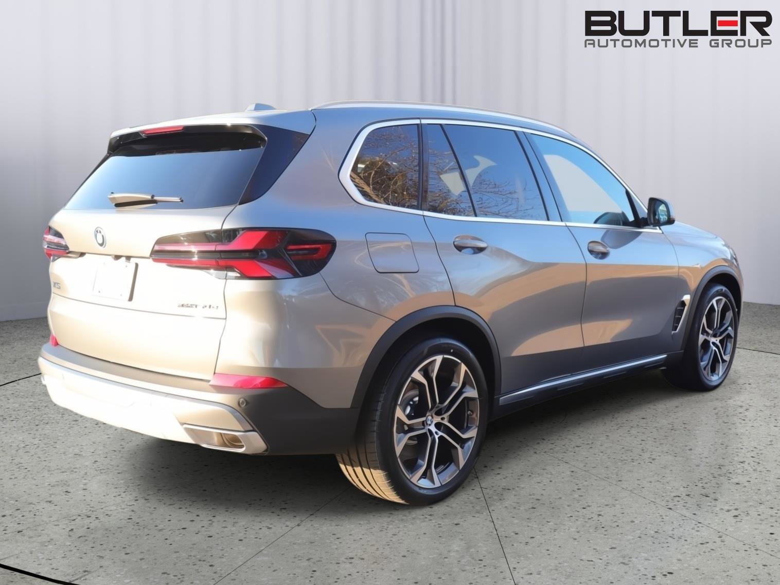 New 2026 BMW X5 xDrive50e w/ Premium Package AWD/4WD image 6