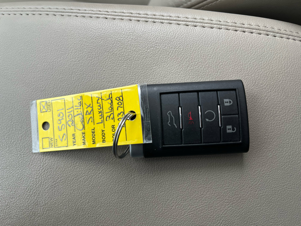 Used 2011 Cadillac SRX Luxury image 37