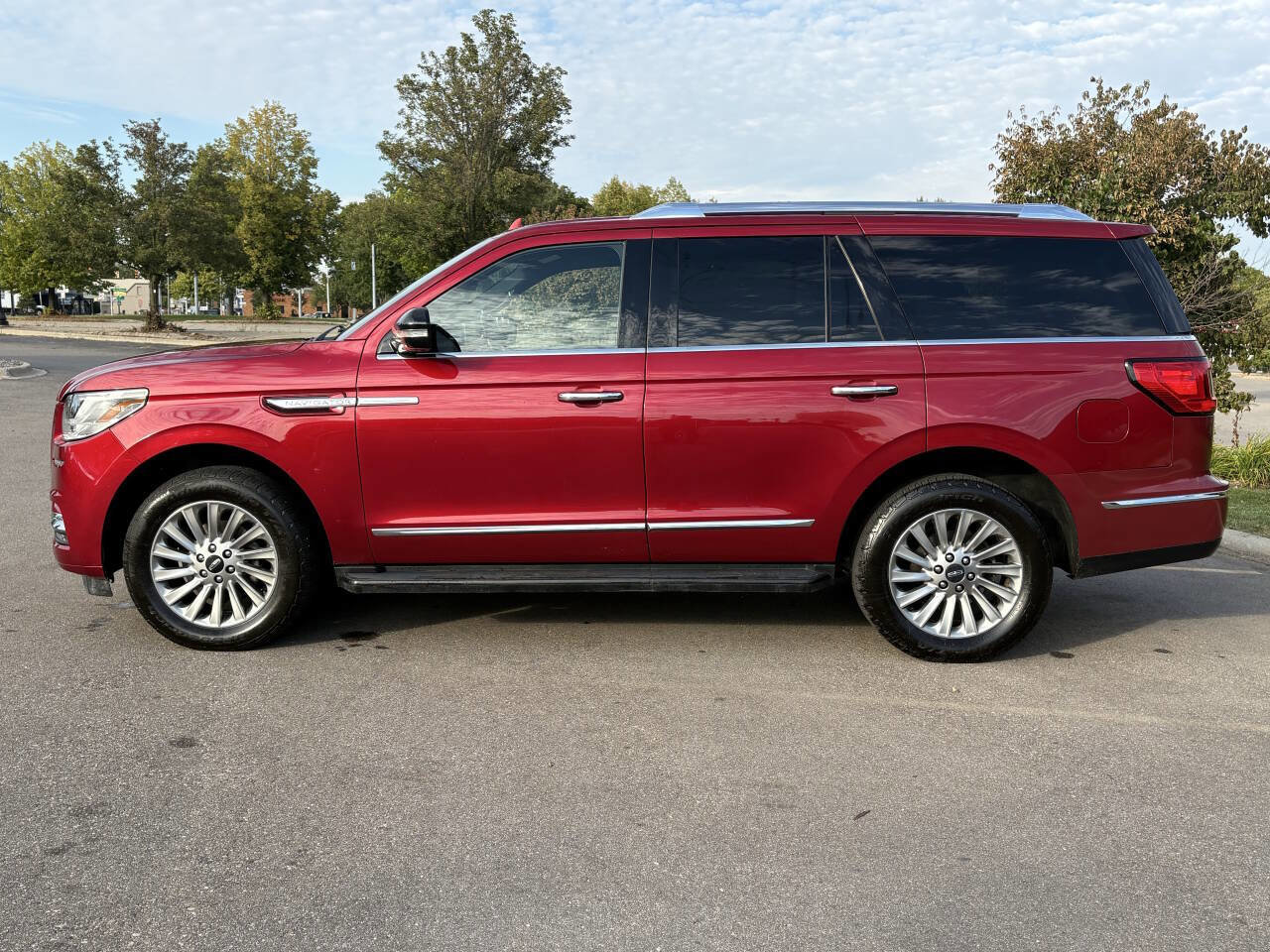 Used 2018 Lincoln Navigator Premiere image 14