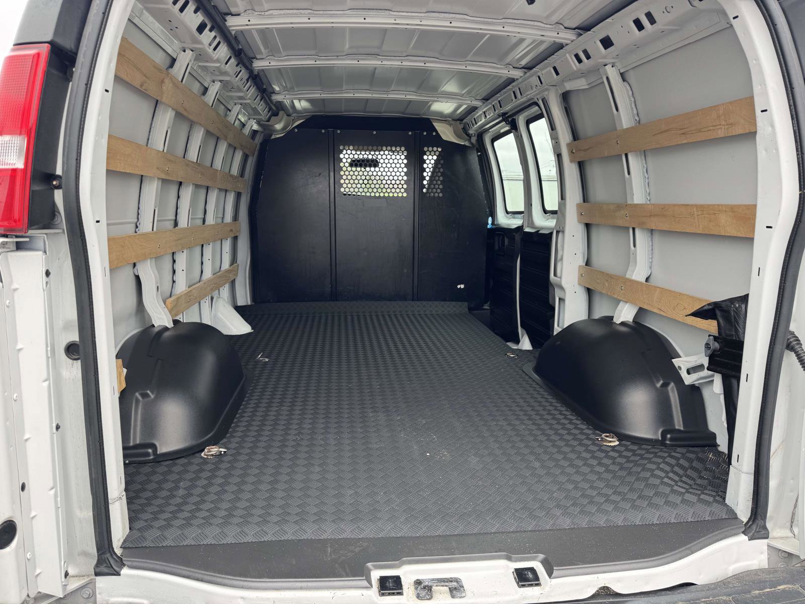 Used 2024 GMC Savana 2500 w/ Driver Convenience Package image 14