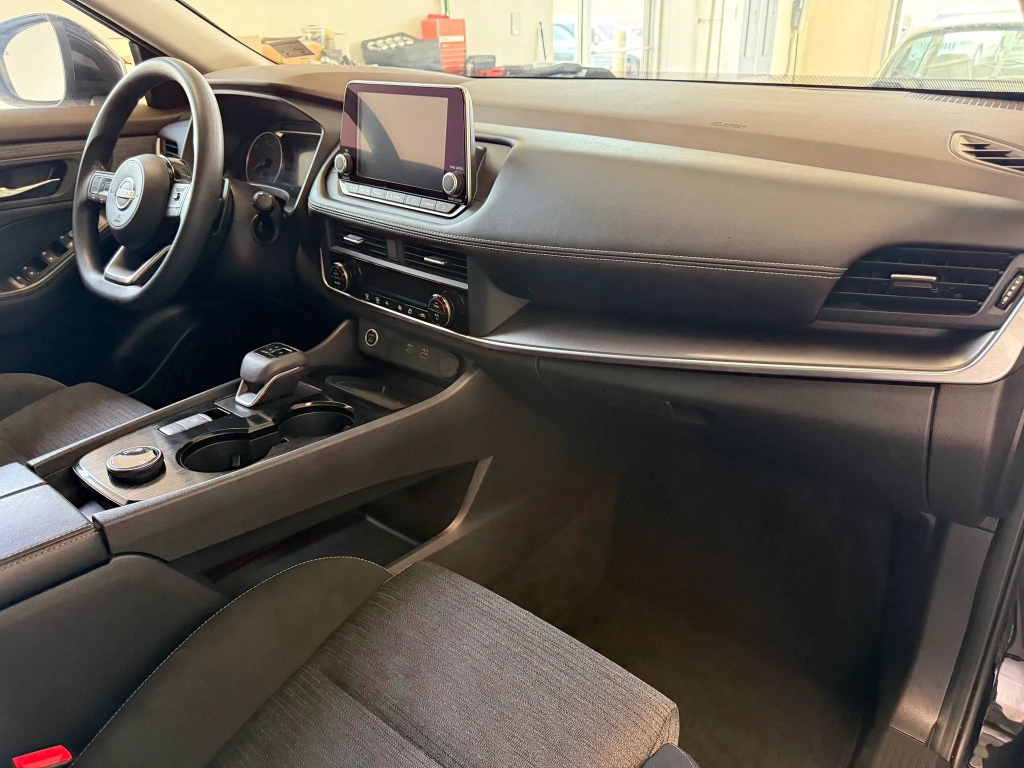 Used 2023 Nissan Rogue SV AWD/4WD image 18