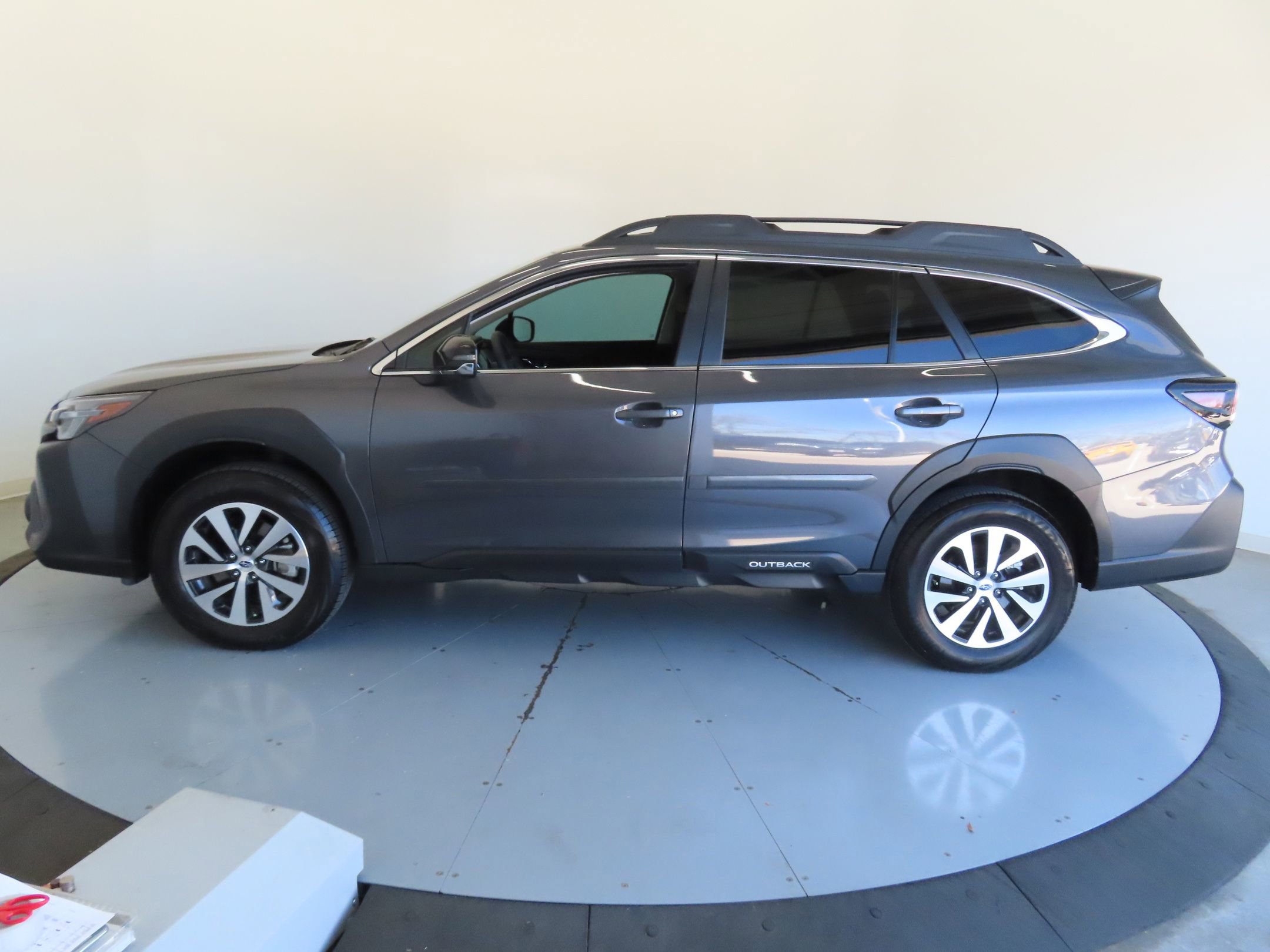 Used 2025 Subaru Outback Premium AWD/4WD image 9