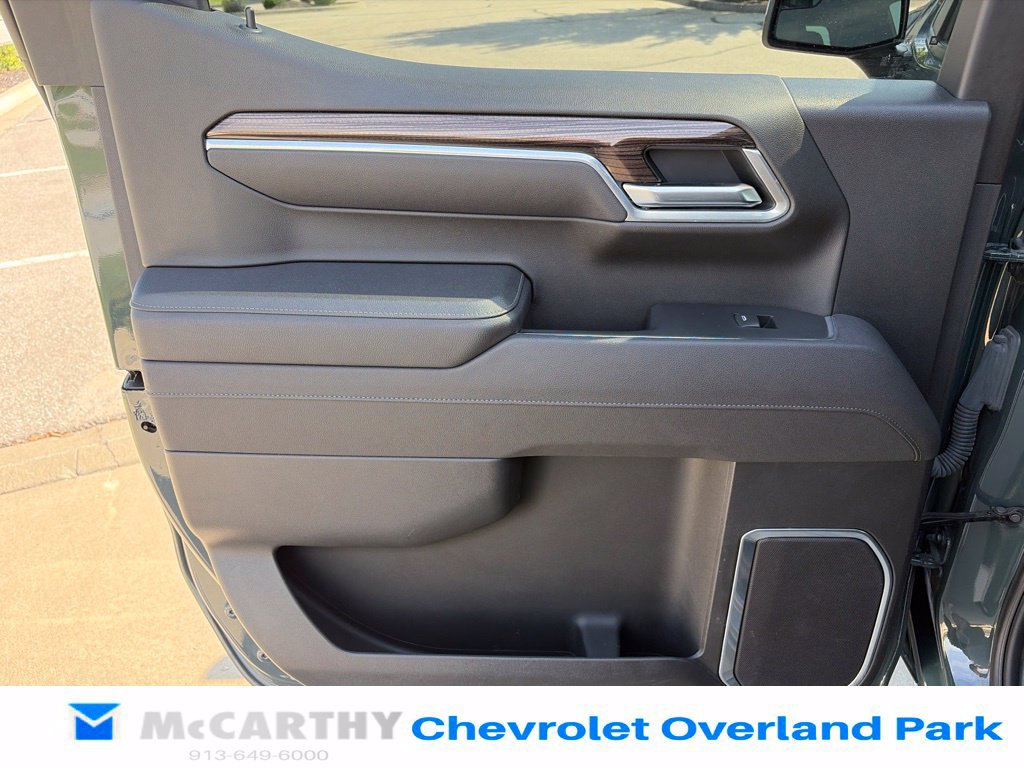 Used 2025 Chevrolet Silverado 1500 LT AWD/4WD image 38