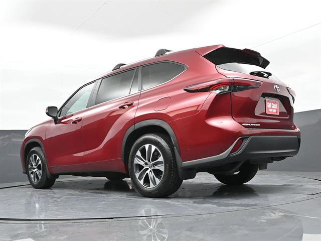 Certified 2024 Toyota Highlander XLE image 36