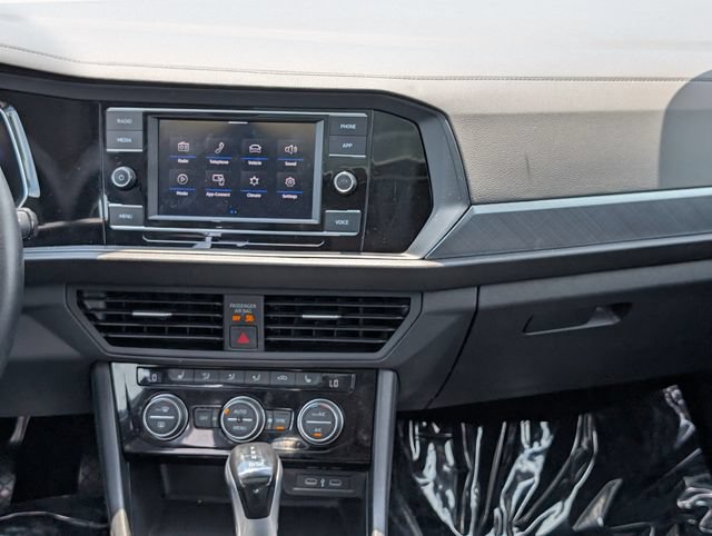 Used 2024 Volkswagen Jetta SE FWD image 17