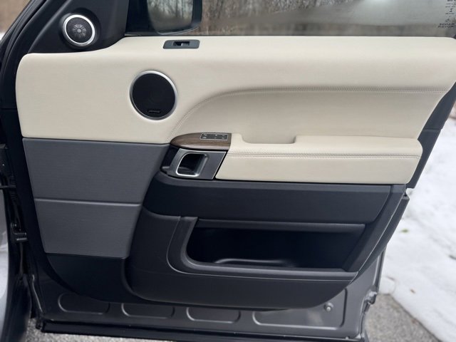 Used 2015 Land Rover Range Rover Sport HSE image 19